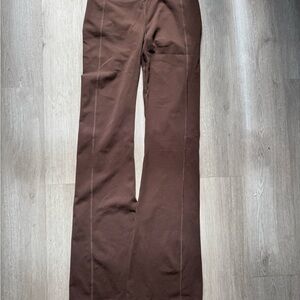 Fabletics High Waisted Pocketed Kick Flare Medium Tall